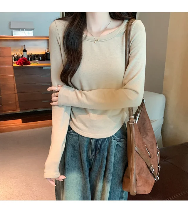 Women's Slim-Fit Fleece-Lined Long-Sleeve Tee Detail