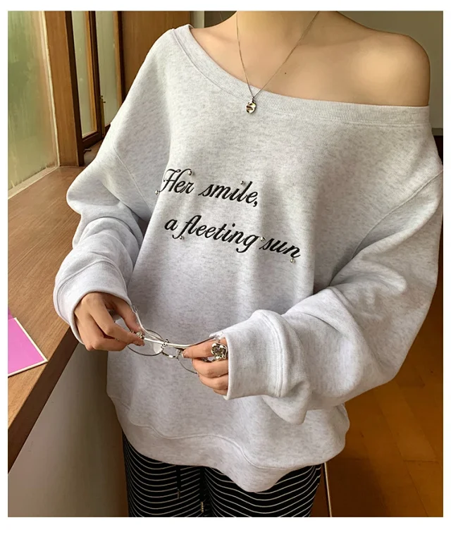 Women's Grey Off-Shoulder Letter Print Sweatshirt Detail