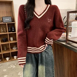 Women's V-Neck Long-Sleeve Layered Cropped T-Shirt Detail