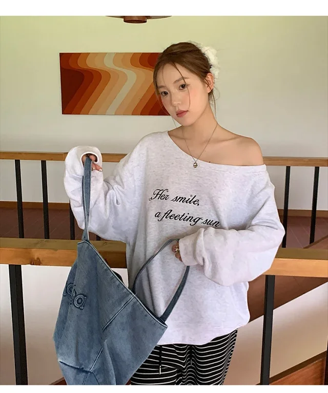 Women's Grey Off-Shoulder Letter Print Sweatshirt Detail