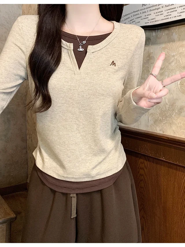 Women's V-Neck Long-Sleeve Layered Cropped T-Shirt Detail