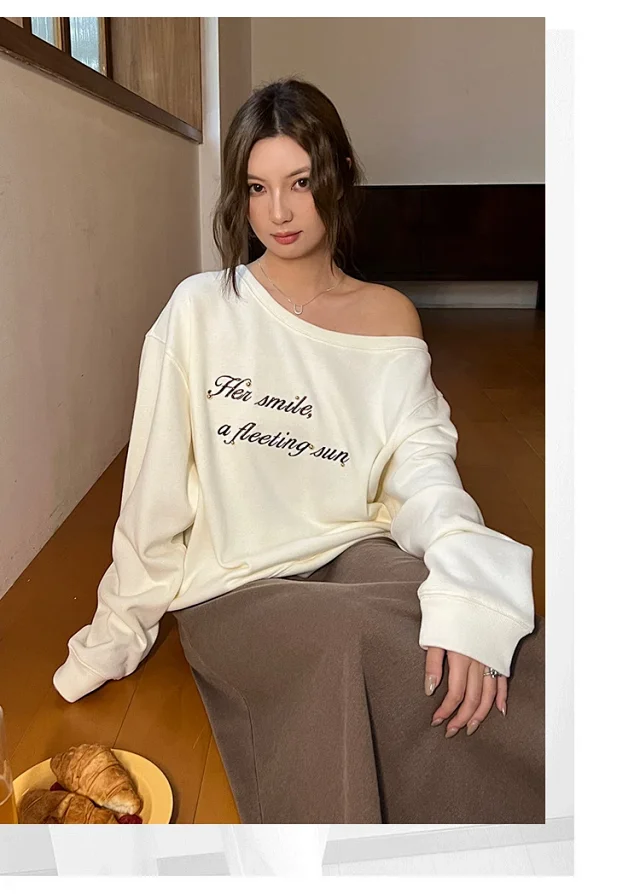 Women's Grey Off-Shoulder Letter Print Sweatshirt Detail
