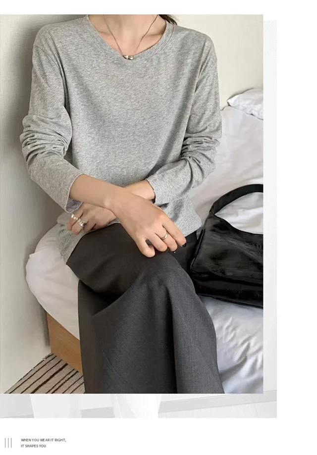 Relaxed Fit Slimming Long Sleeve Tee Detail