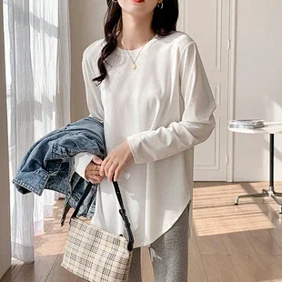 Women's Slim-Fit Fleece-Lined Long-Sleeve Tee Detail