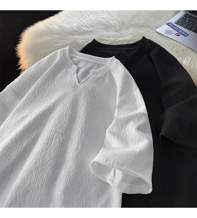 Cleanfit Men's Quick-Dry V-Neck Oversized Tee Detail