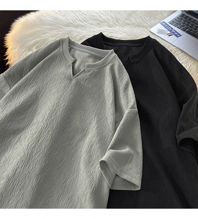 Cleanfit Men's Quick-Dry V-Neck Oversized Tee Detail