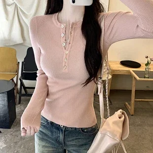 Women's V-Neck Long-Sleeve Layered Cropped T-Shirt Detail
