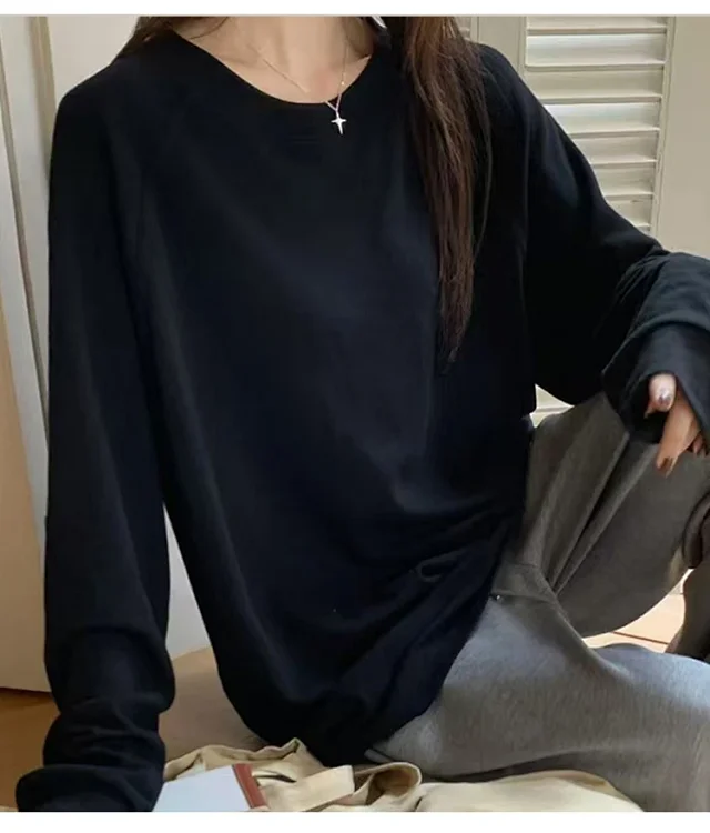 Korean Women's Boyfriend Raglan Long-Sleeve Tee Detail