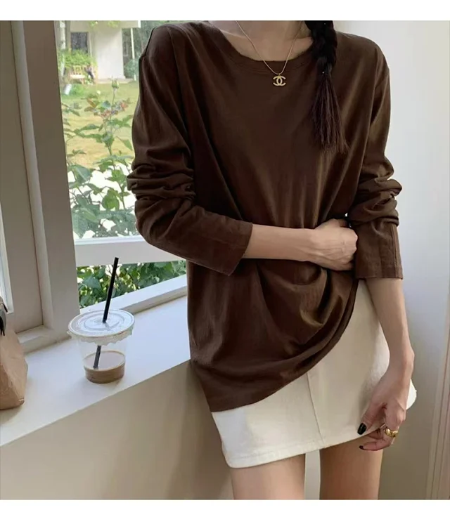 Relaxed Fit Slimming Long Sleeve Tee Detail