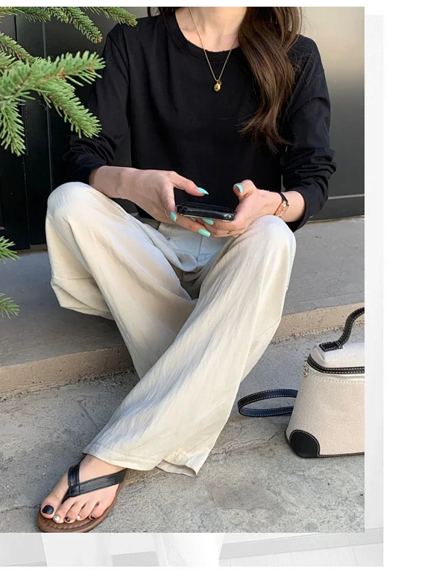 Relaxed Fit Slimming Long Sleeve Tee Detail