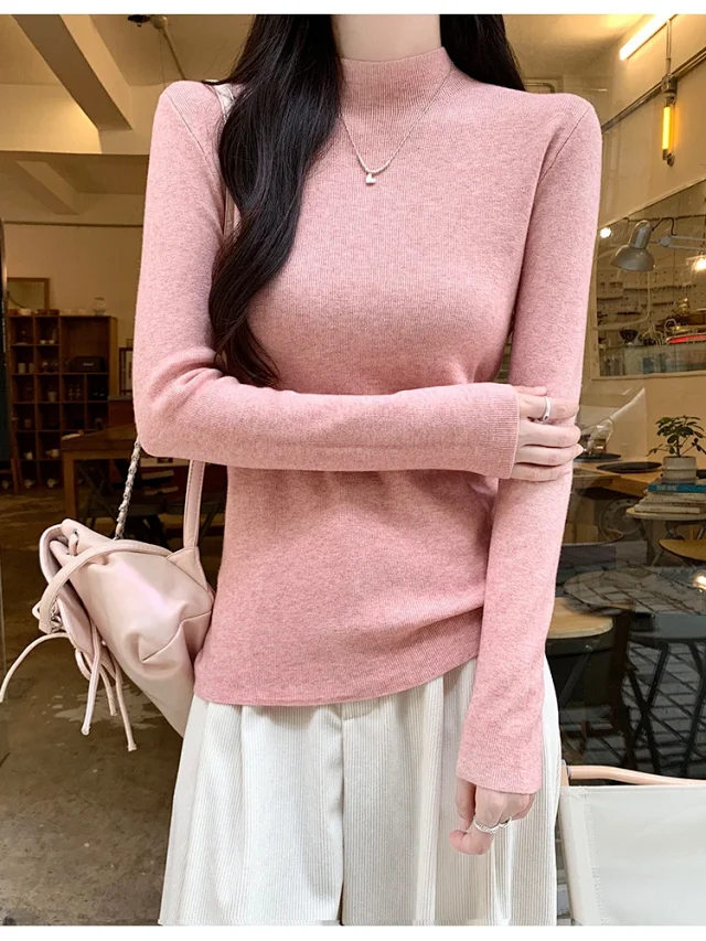 Women's Retro Mock-Neck Cropped Long-Sleeve Tee Detail
