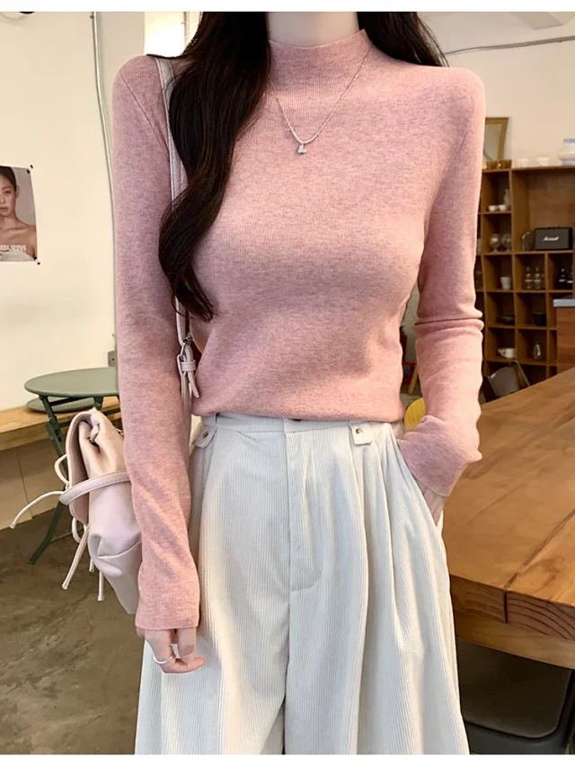 Women's Retro Mock-Neck Cropped Long-Sleeve Tee Detail