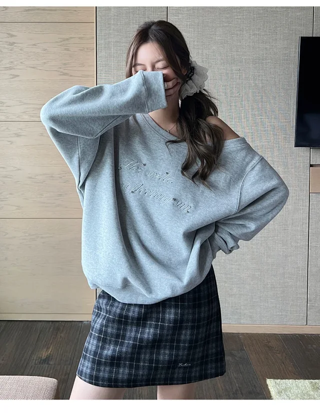 Women's Grey Off-Shoulder Letter Print Sweatshirt Detail