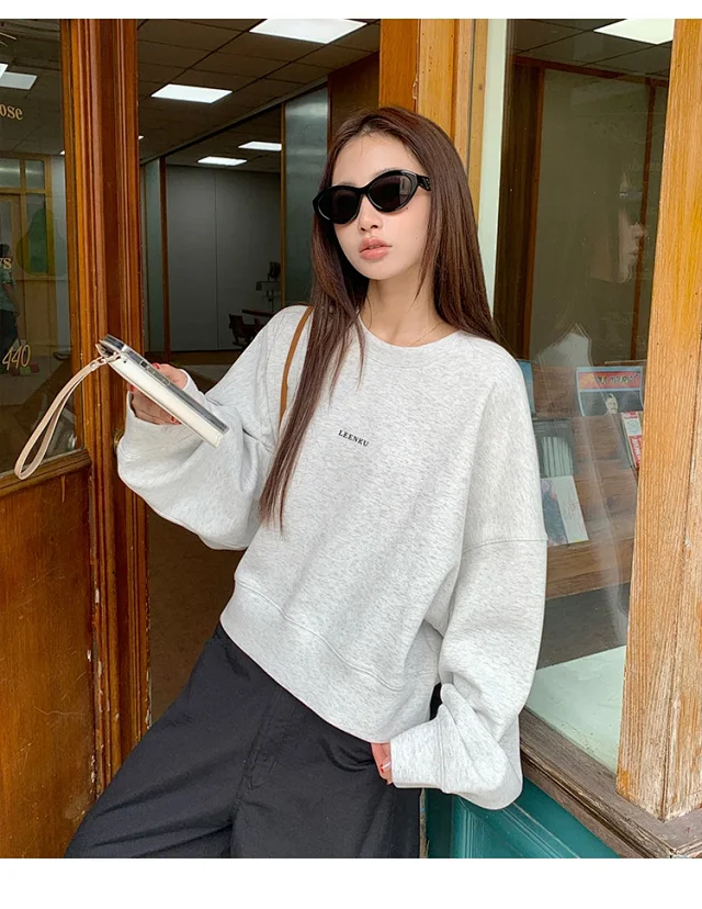 Women's Korean Minimalist Cropped Sweatshirt Detail