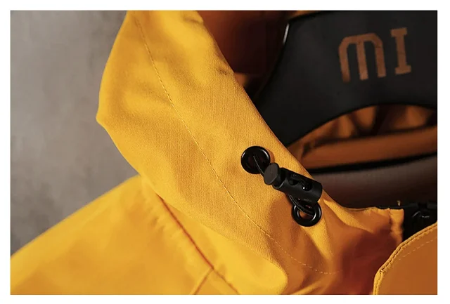 Men's Trendy Lightweight Hooded Half-Zip Jacket Detail