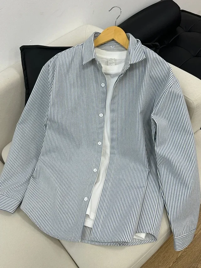 Japanese Youth Style Black-White Vertical Stripe Shirt Detail