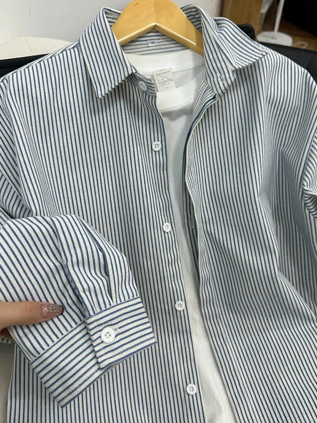 Japanese Youth Style Black-White Vertical Stripe Shirt Detail