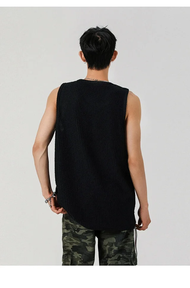 Men's Relaxed Street Sleeveless Vest Detail