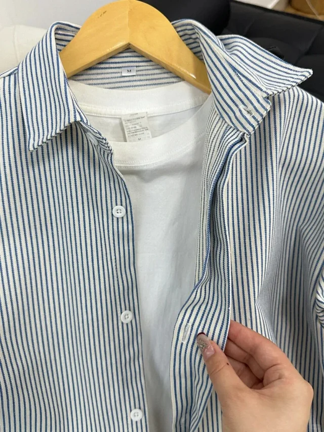 Japanese Youth Style Black-White Vertical Stripe Shirt Detail