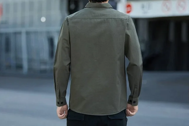 Men's 100% Cotton Long-Sleeve Work Shirt Detail