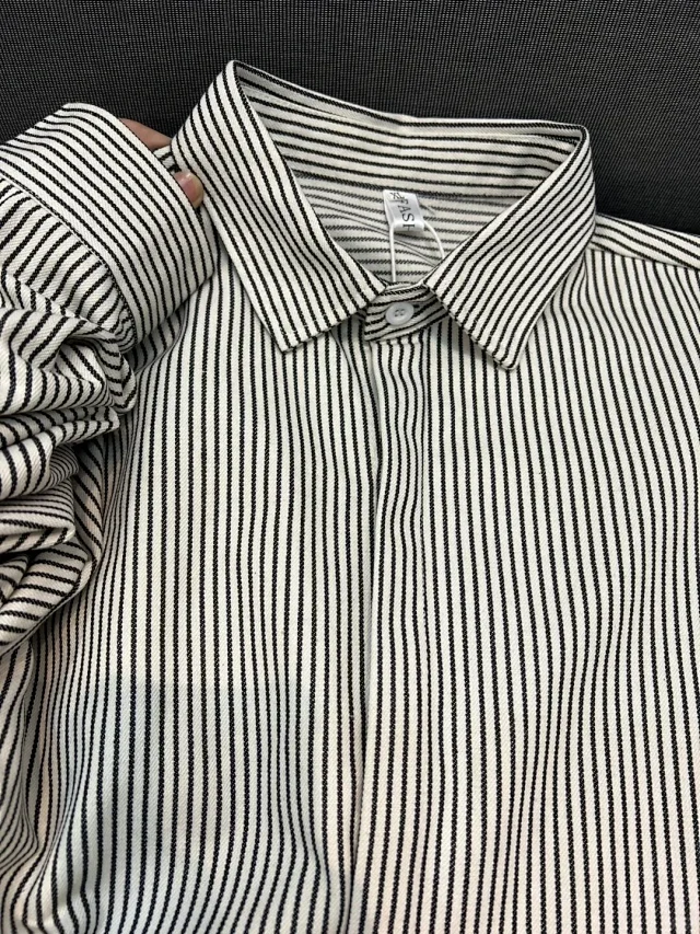 Japanese Youth Style Black-White Vertical Stripe Shirt Detail