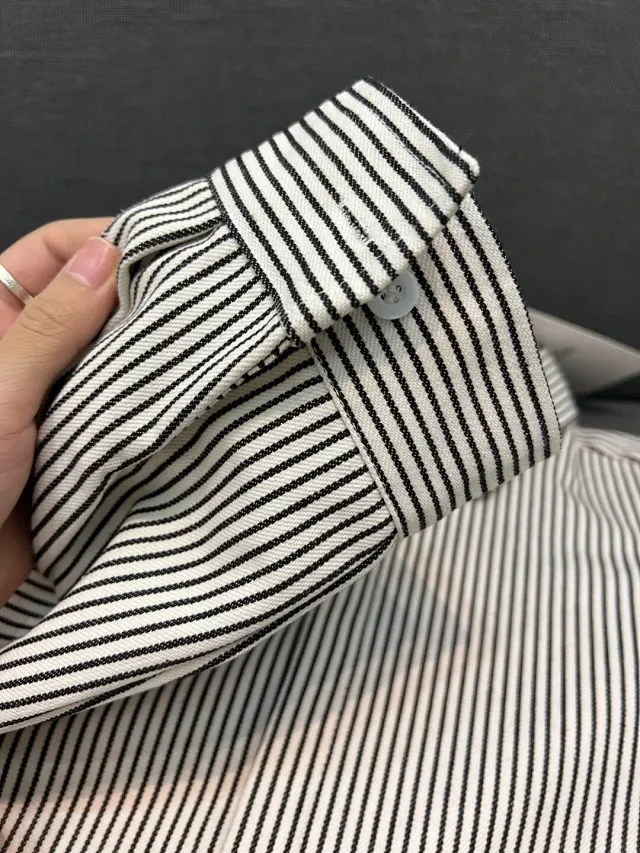 Japanese Youth Style Black-White Vertical Stripe Shirt Detail