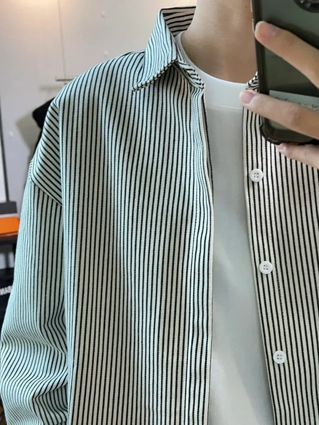 Japanese Youth Style Black-White Vertical Stripe Shirt Detail