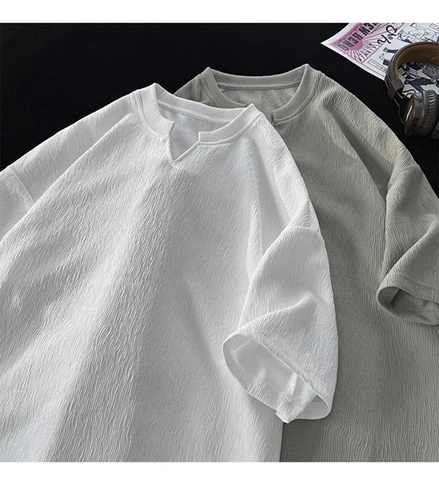 Cleanfit Men's Quick-Dry V-Neck Oversized Tee Detail