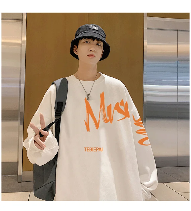 Men's Streetwear Crewneck Sweatshirt Detail