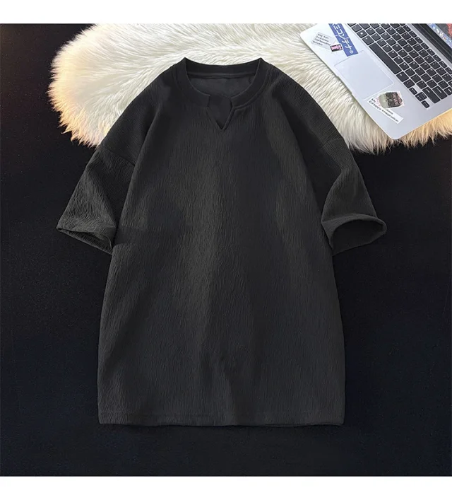 Cleanfit Men's Quick-Dry V-Neck Oversized Tee Detail