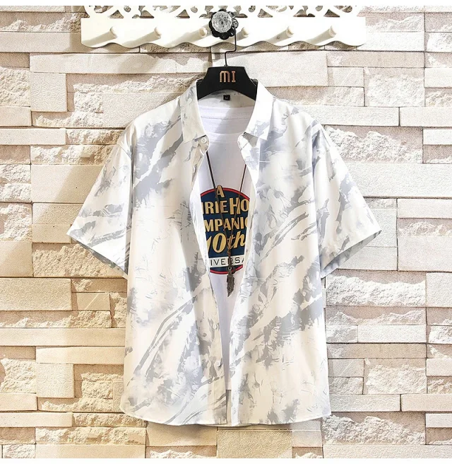 American Men's Loose-Fit Short-Sleeve Floral Shirt Detail