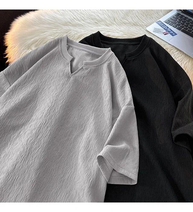 Cleanfit Men's Quick-Dry V-Neck Oversized Tee Detail