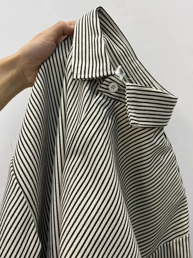 Japanese Youth Style Black-White Vertical Stripe Shirt Detail