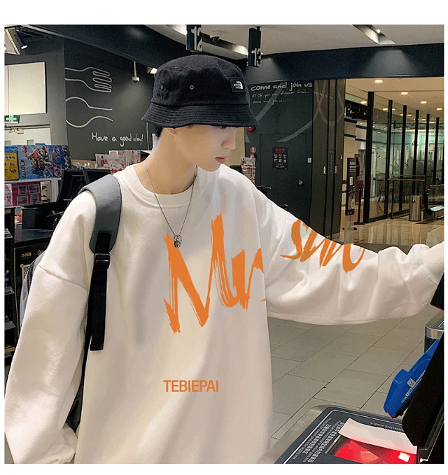 Men's Streetwear Crewneck Sweatshirt Detail