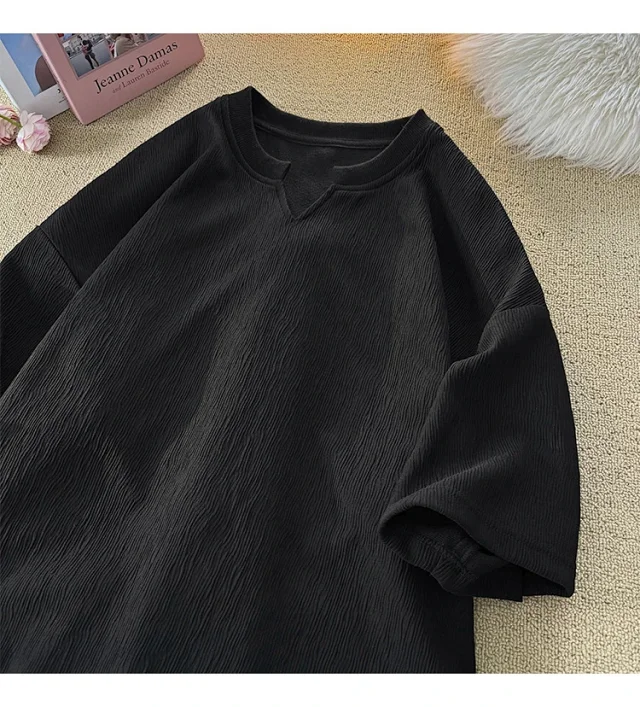 Cleanfit Men's Quick-Dry V-Neck Oversized Tee Detail
