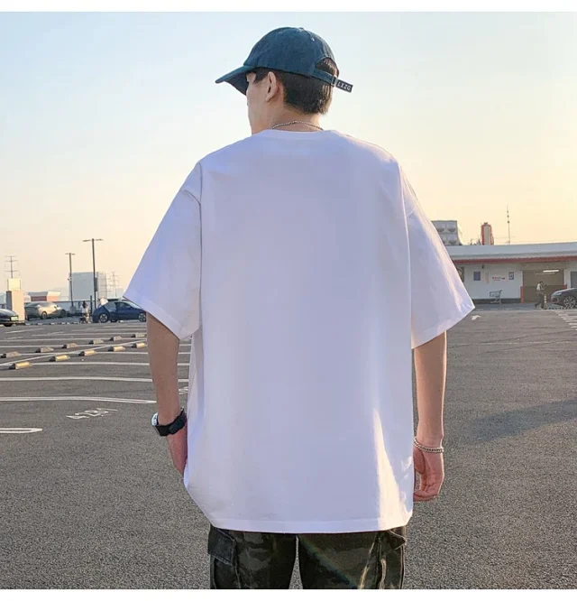 Men's Lightweight Cotton Oversized Short-Sleeve Tee Detail