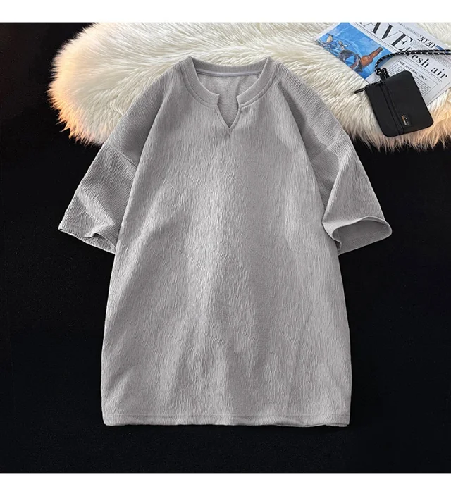 Cleanfit Men's Quick-Dry V-Neck Oversized Tee Detail