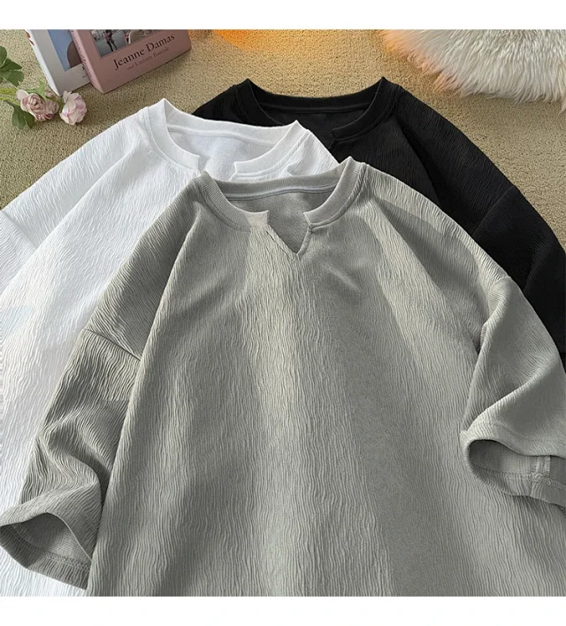 Cleanfit Men's Quick-Dry V-Neck Oversized Tee Detail