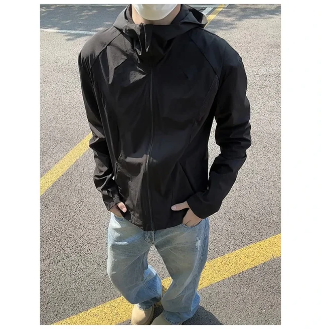 Men's Laser-Perforated Quick-Dry Hooded Jacket Detail