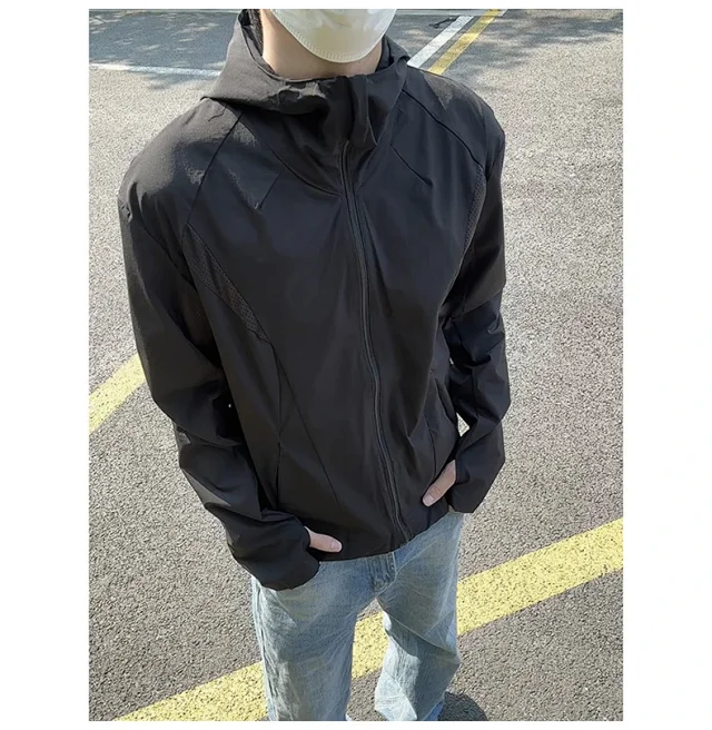 Men's Laser-Perforated Quick-Dry Hooded Jacket Detail