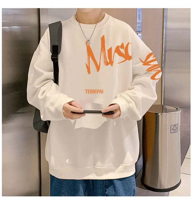 Men's Streetwear Crewneck Sweatshirt Detail