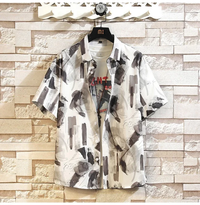 American Men's Loose-Fit Short-Sleeve Floral Shirt Detail
