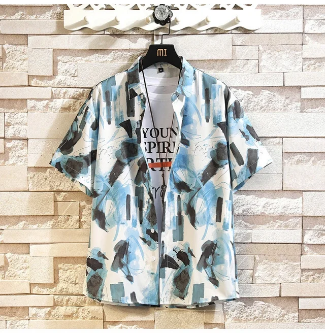 American Men's Loose-Fit Short-Sleeve Floral Shirt Detail