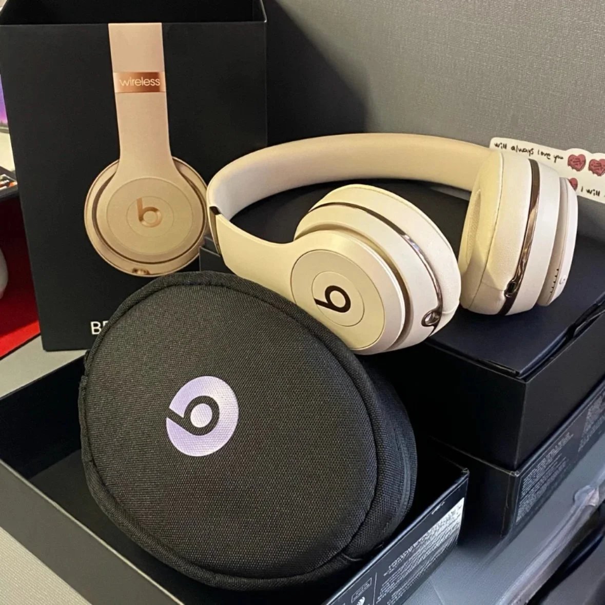 Beats Headphones Solo Pro Wireless Over-Ear image 3