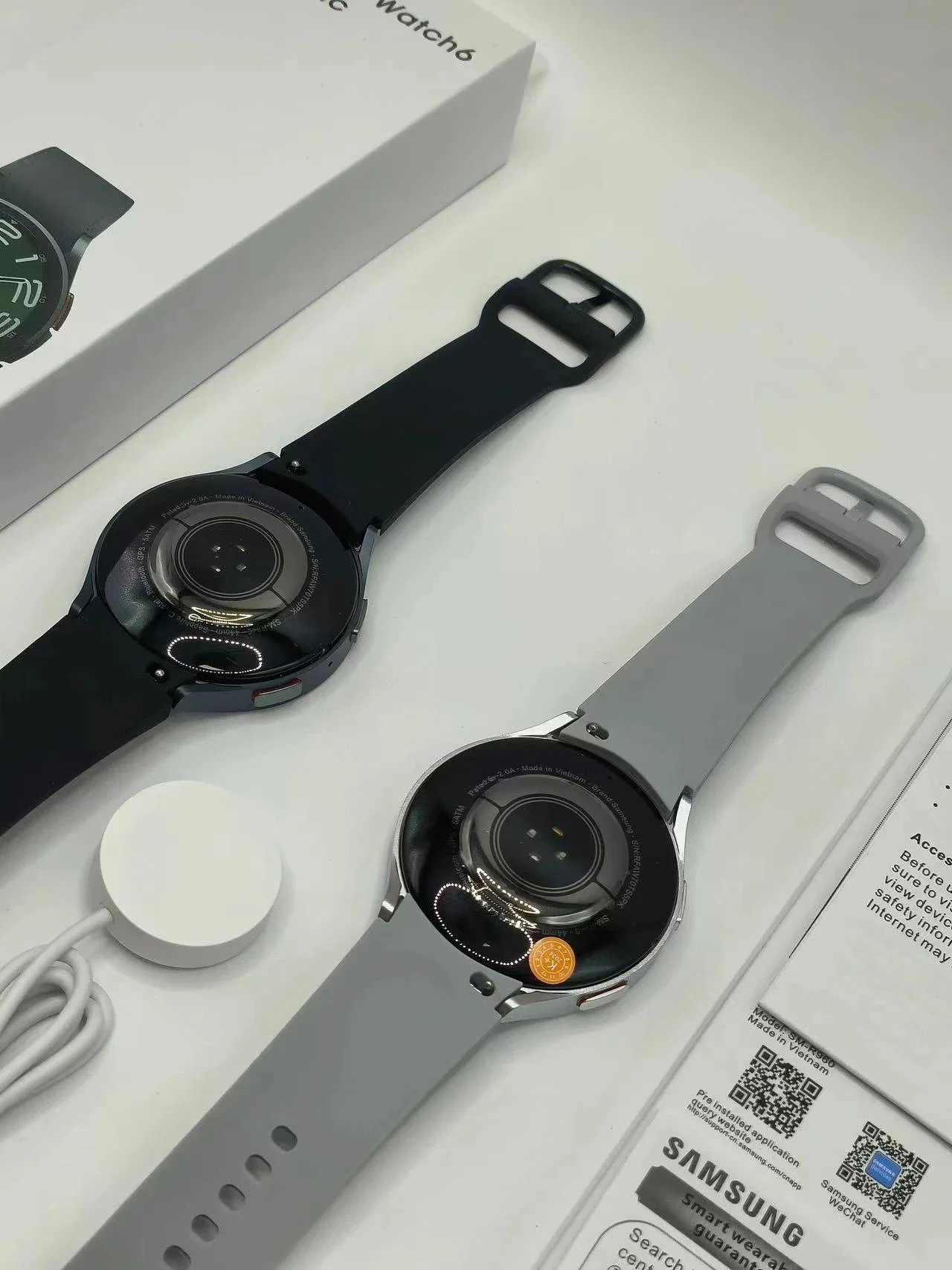 Unbranded Smartwatches Round touchscreen smartwatch with silicone strap image 4