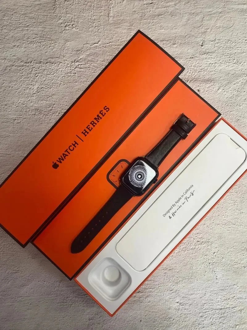 Apple Watch-style smartwatch image 7