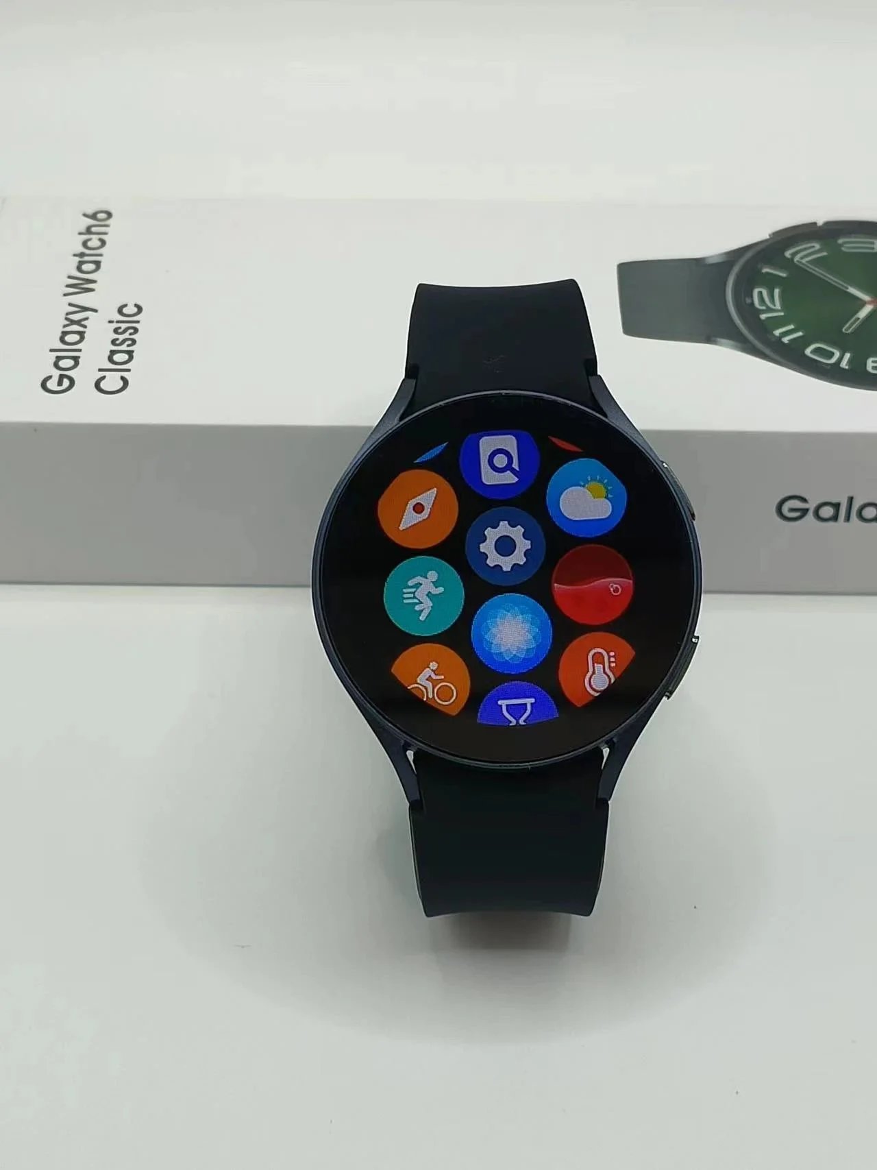Unbranded Smartwatches Round touchscreen smartwatch with silicone strap image 5