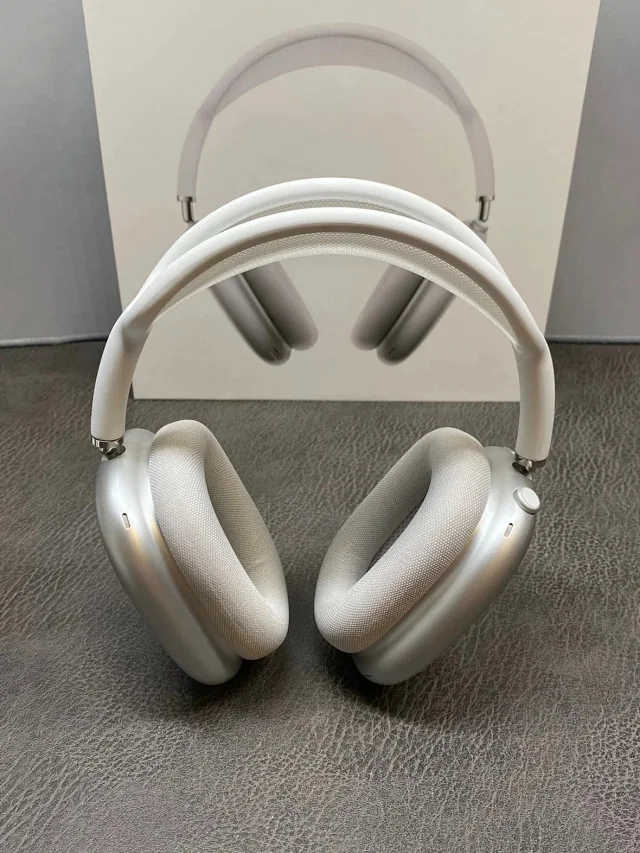 Unbranded Headphones Over-ear with mesh canopy headband product detail image 8