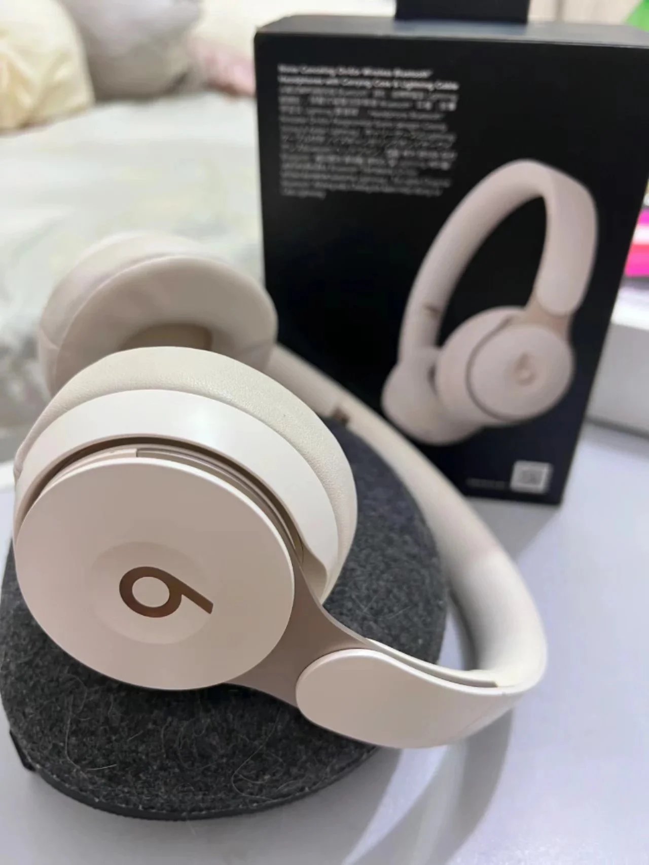 Beats Headphones Solo Pro Wireless Over-Ear image 2