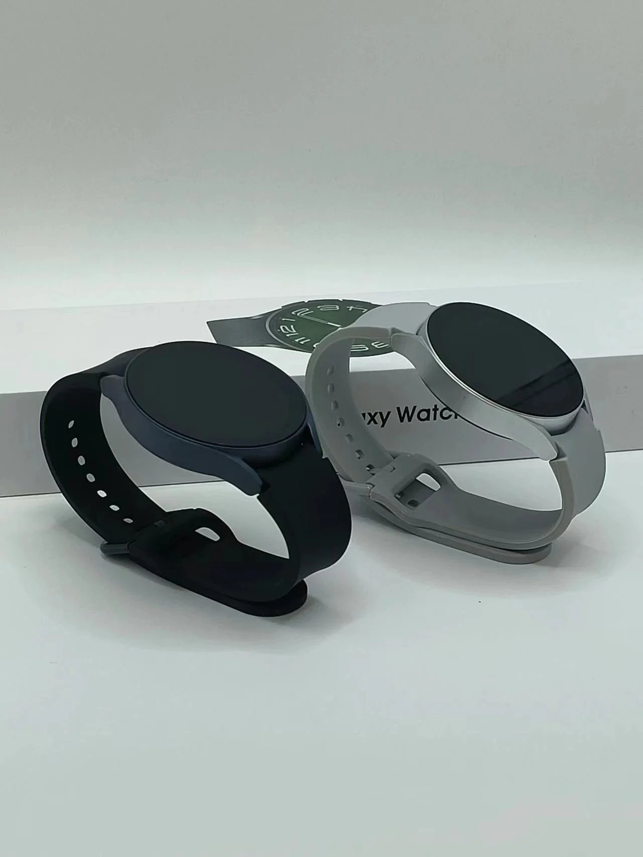 Unbranded Smartwatches Round touchscreen smartwatch with silicone strap image 7